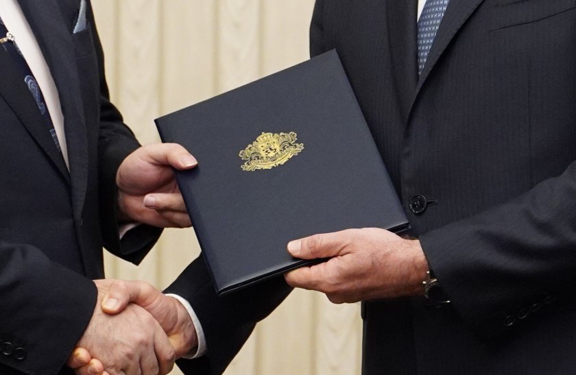 Президентът Румен Радев ще връчи на 15 май първия проучвателен