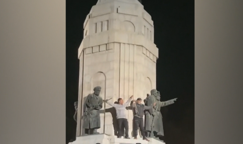 Поредно грозно посегателство срещу паметника Майка България в центъра на