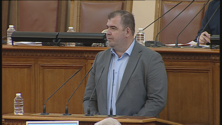 В Народното събрание депутатите изслушаха земеделския министър Явор Гечев.Дали решението