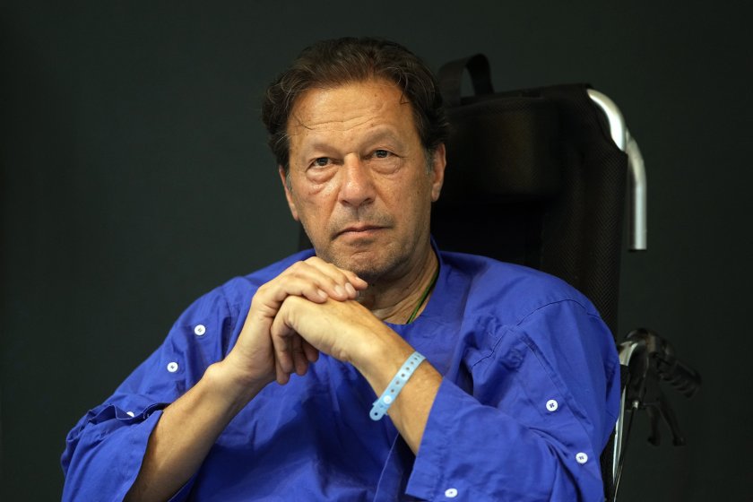 Бившият премиер на Пакистан Имран Хан беше арестуван пред Върховния