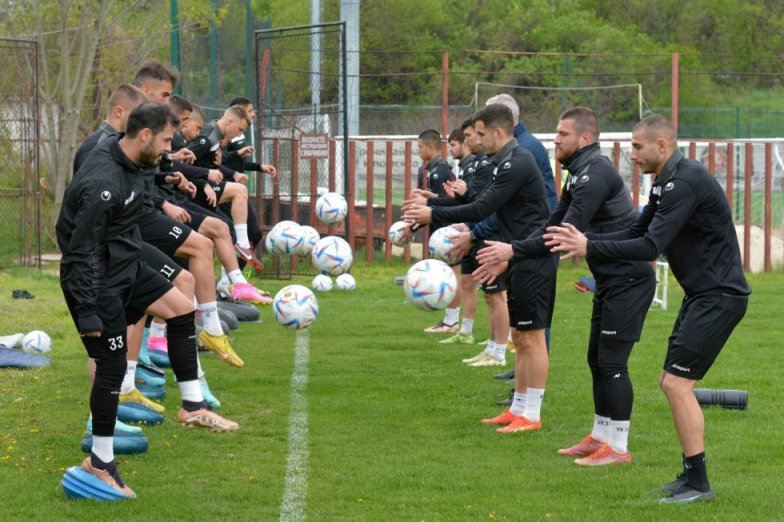 Старши треньорът на Славия Ангел Славков посочи групата от футболисти