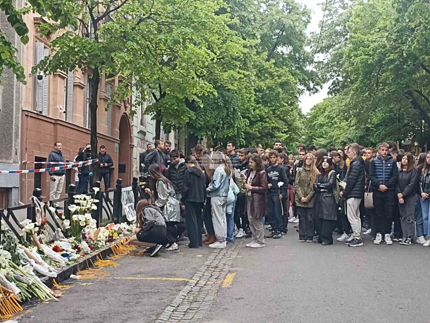 Сърбия потъна в скръб след вчерашната стрелба в училище в