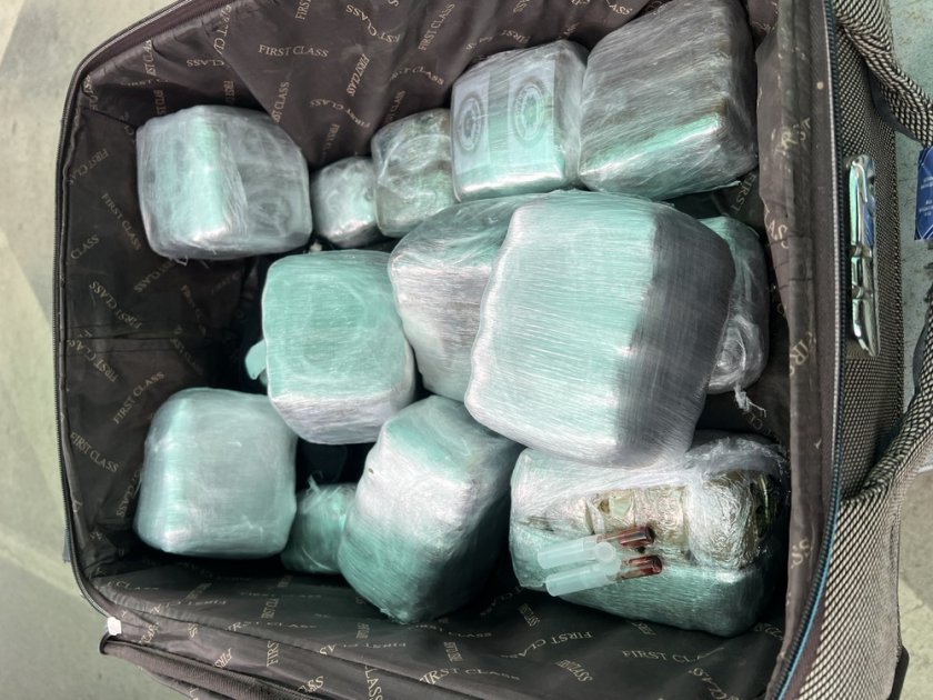 Митничари задържаха 10 кг канабис в автобус на "Калотина"
