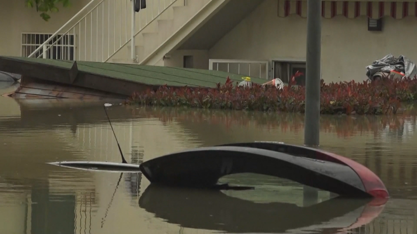 Двама души са се удавили от придошлите реки в Северна