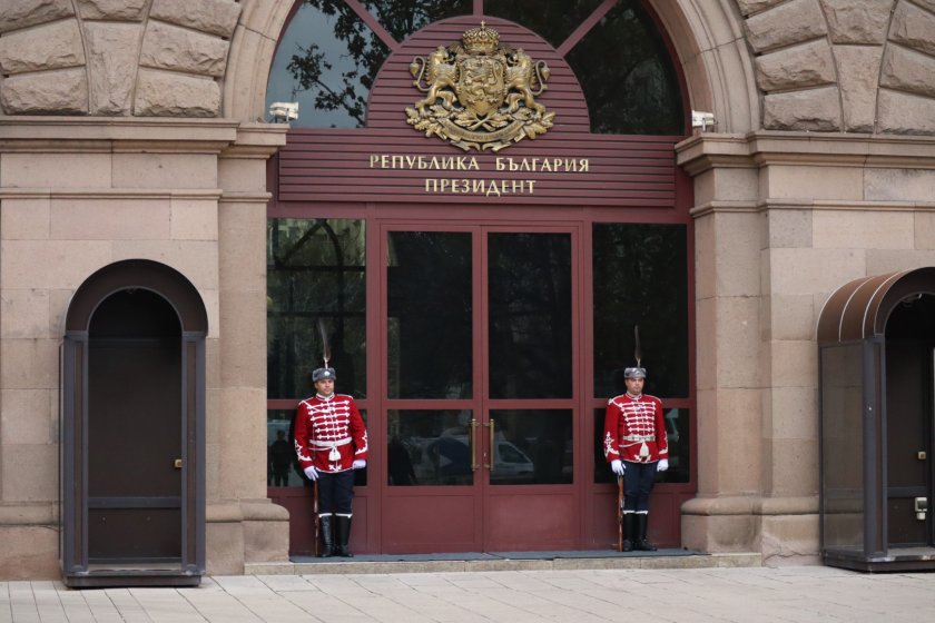 Президентът Румен Радев ще връчи български документи за самоличност на