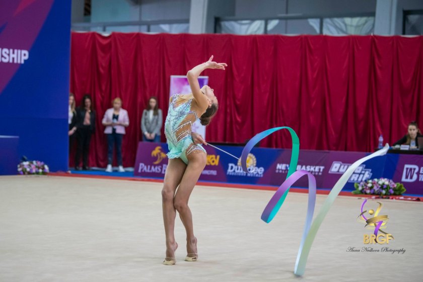 Краснобаева доминира изцяло при девойките старша възраст на държавното по художествена гимнастика в София