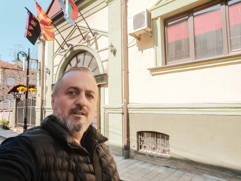 Любчо Георгиевски пред клуба в Битоля
