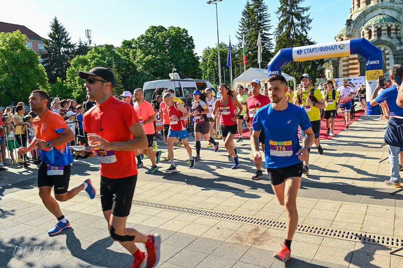 маратонът приятелството плевен събира бегачи повече държави