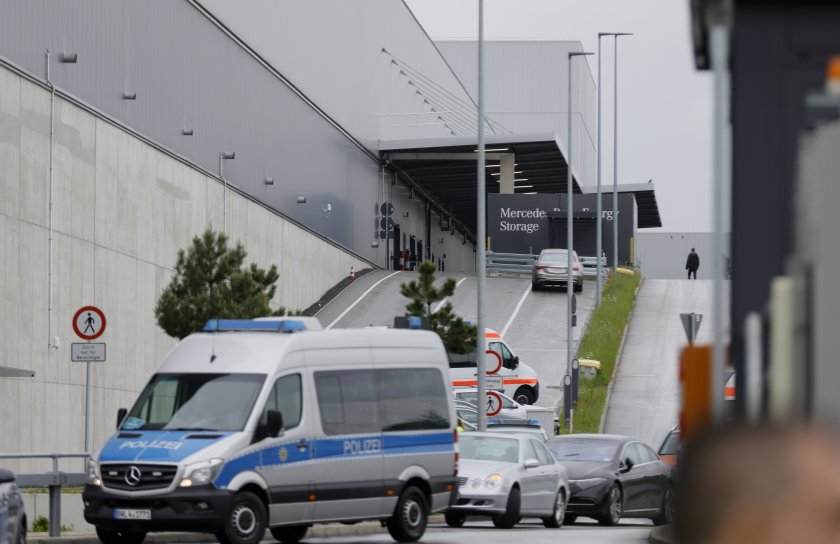 Двама души са убити при стрелба в автомобилен завод в