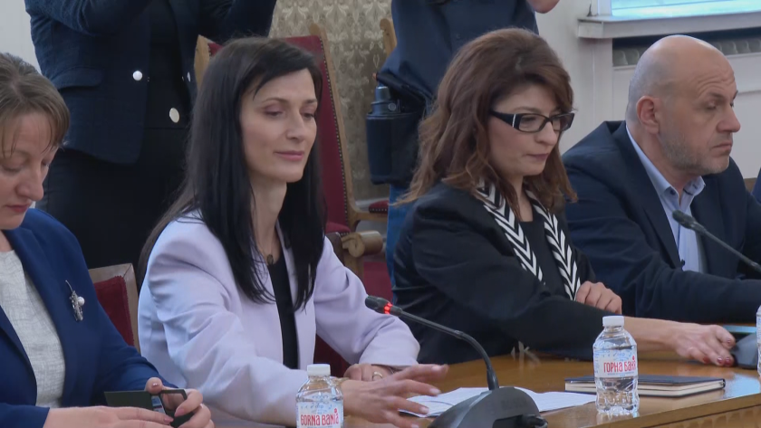 Номинираната за премиер от ГЕРБ-СДС Мария Габриел започна разговори с