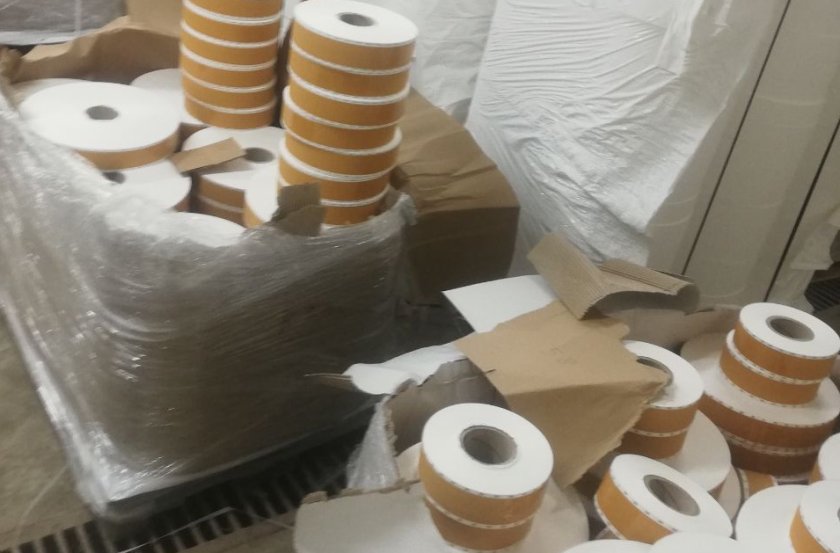 14 палета филтърна хартия (коркофан) за нелегално производство на цигари