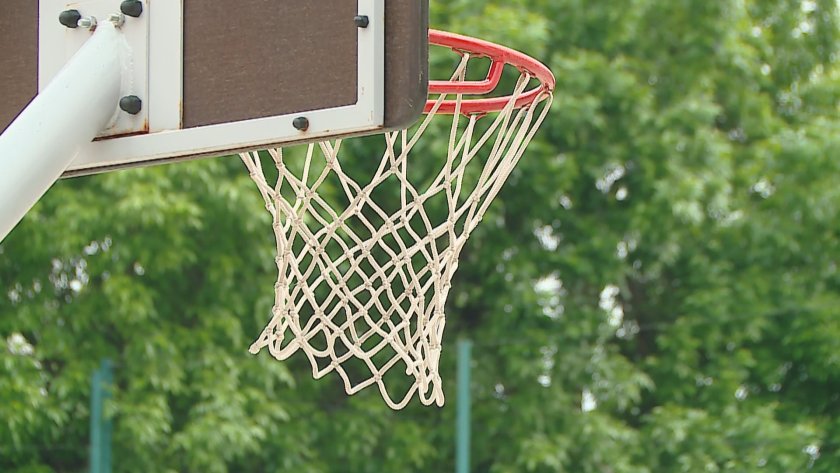 Властите в Пловдив обсъждат дали да отворят училищните дворове за