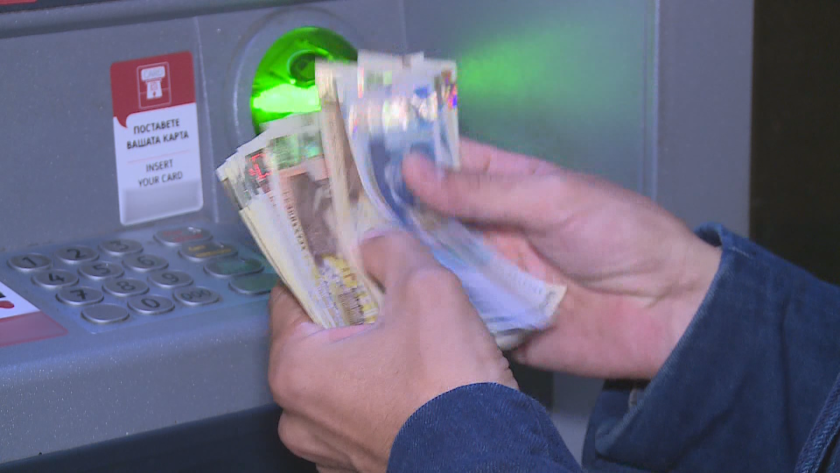 Банкомат в Пловдив пусна по-малко пари, 2 месеца по-късно ощетеният получил само част от сумата