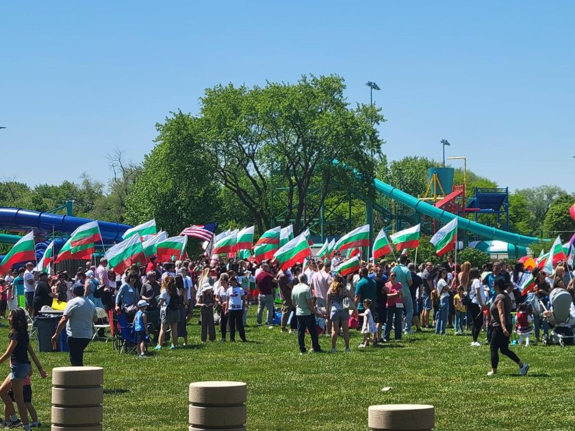 Хиляди българи участваха в Парада на България за 24 май в Чикаго