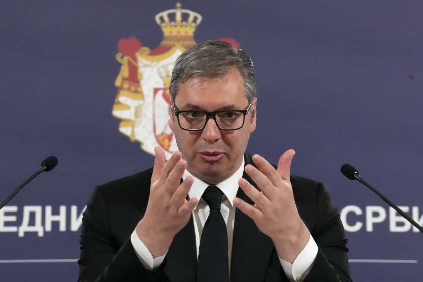 Президентът на Сърбия Александър Вучич се оттегля от ръководството на