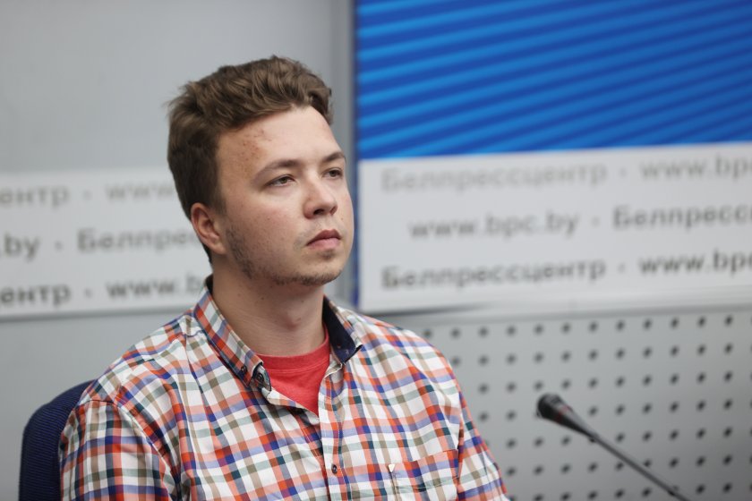 Властите в Беларус помилваха опозиционния блогър Роман Протасевич