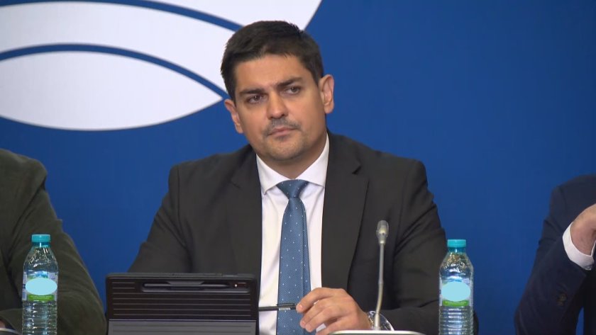 Радостин Василев напуска парламентарната група на ПП-ДБ. Депутатът от ПП-ДБ