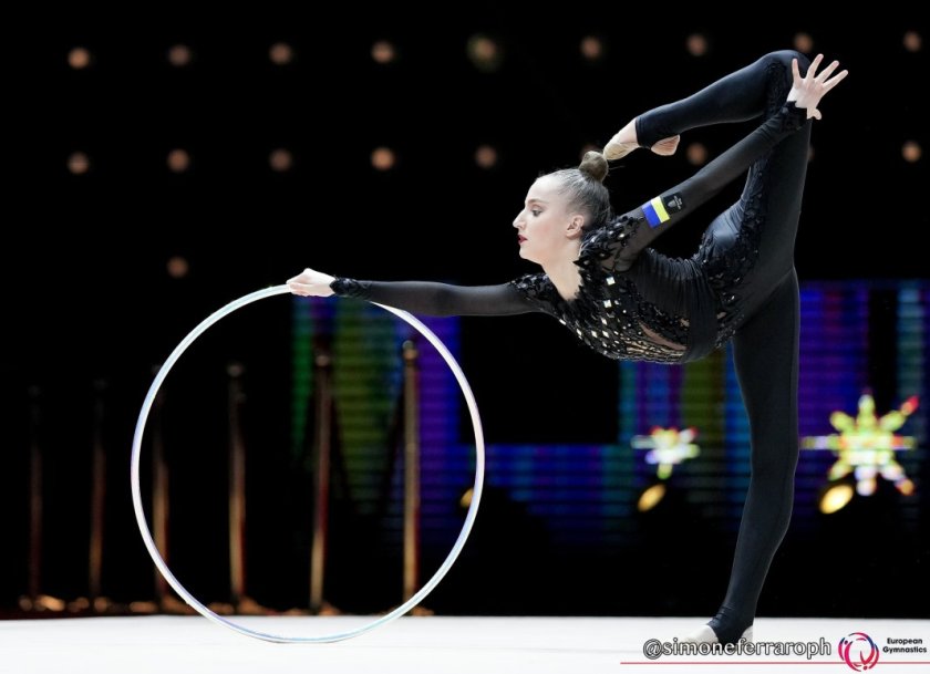 украинката полина карика поведе първия поток индивидуалния многобой художествена гимнастика