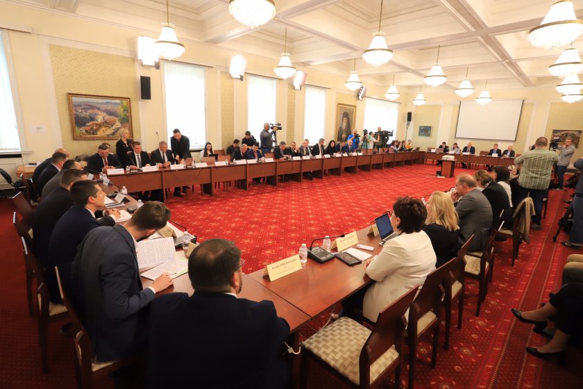 Правната комисия в Народното събрание обсъжда на второ четене промени