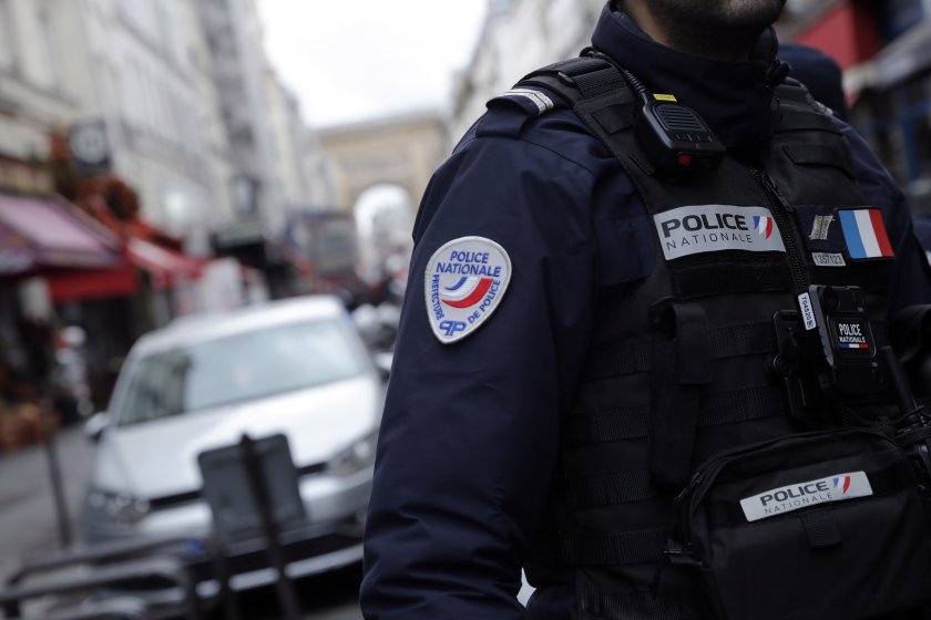 Трима мъже са загинали при нападение с автомат във френския