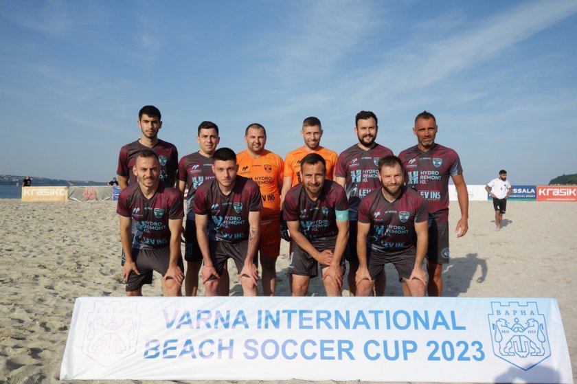 двадесет девет гола паднаха първия ден международния турнир плажен футбол варна