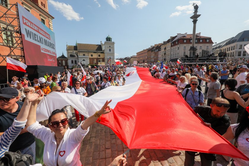 Половин милион души се събраха днес в центъра на полската