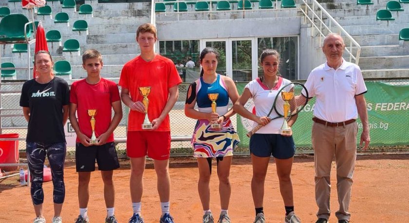 Ивайло Симеонов и Валерия Гърневска спечелиха титлите на Държавното лично първенство по тенис до 16 г.