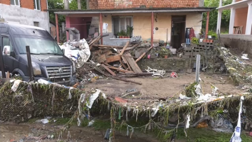 След наводнението в Берковица остава в сила частичното бедствено положение,