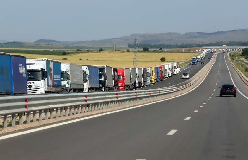 Турски камион се преобърна в района на 58-ми километър на