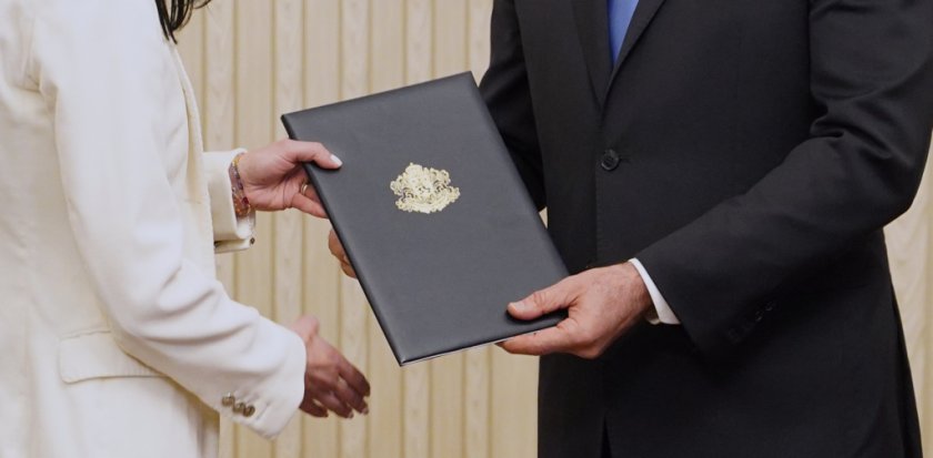 Президентът връчва втория мандат