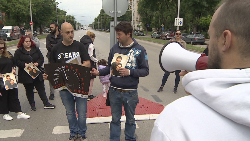 Отново протест на столичния булевард Сливница на мястото, където загинаха