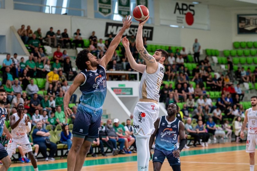 шампионът балкан поведе черноморец серията баскетболната титла българия