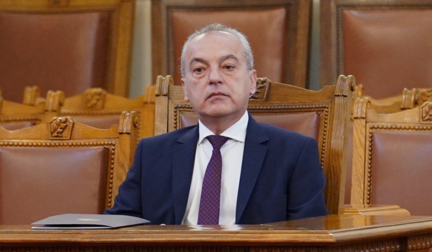 Премиерът Гълъб Донев ще направи отчет за свършеното. Това ще