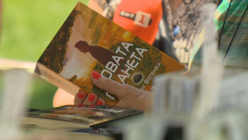 Откриват Пролетния панаир на книгата в София.Той се разгръща в