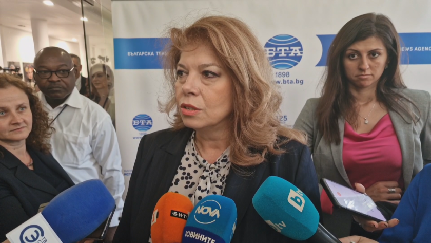 Вицепрезидентът Илиана Йотова се надява да бъде съставено редовно правителство.