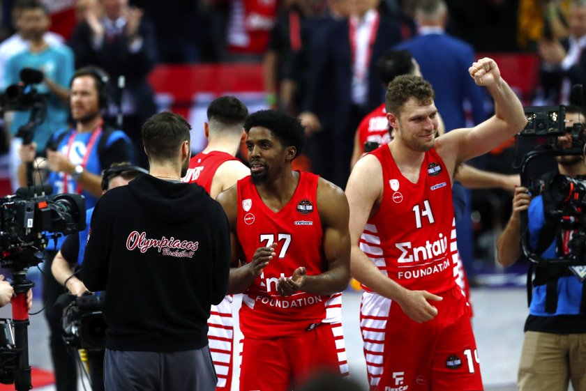 Александър Везенков класира Олимпиакос за финала в баскетболното първенство на Гърция