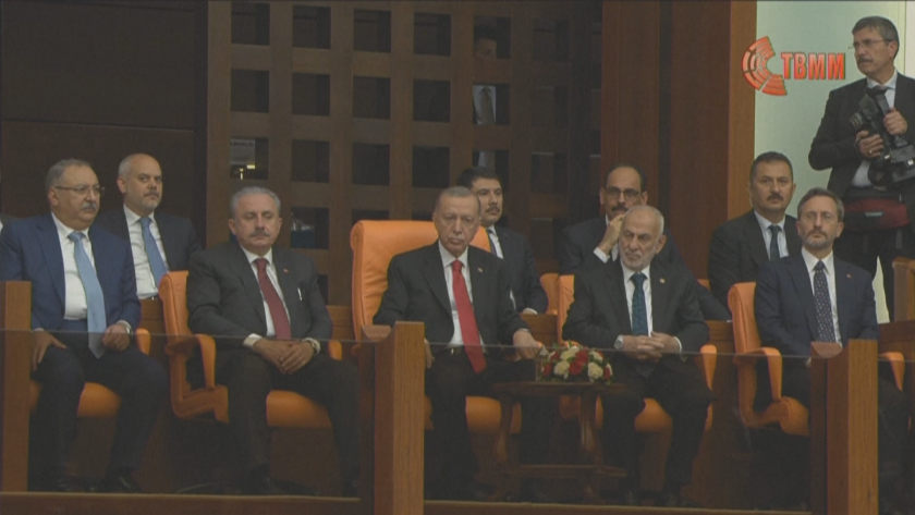 600 депутати в новоизбрания парламент на Турция днес положиха клетва