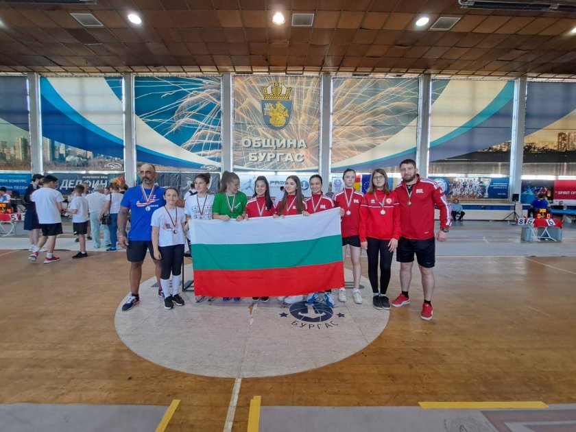 българските фехтовачи пълен комплект медали последния ден купа бургас