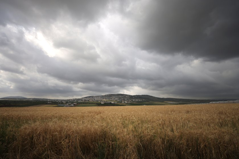 Жълт код за гръмотевици и валежи в югозападните планински райони