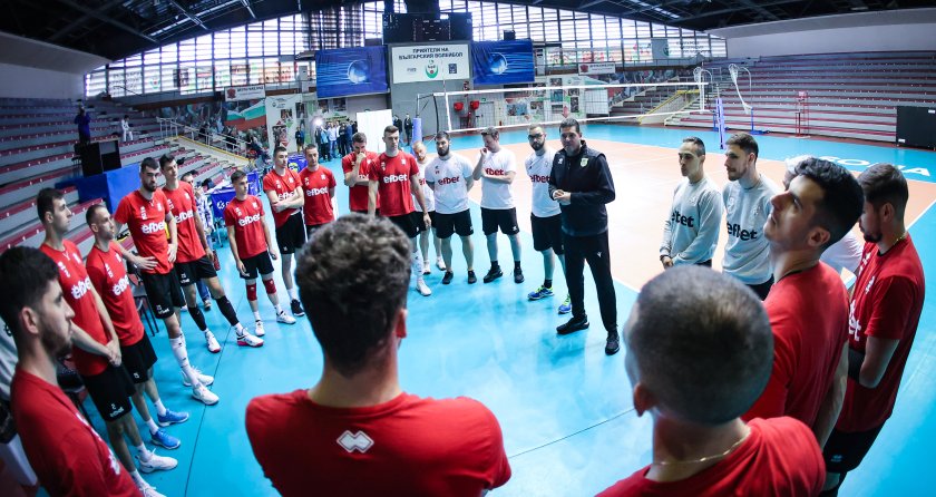 Националният отбор на България за мъже втора загуба във Волейболната