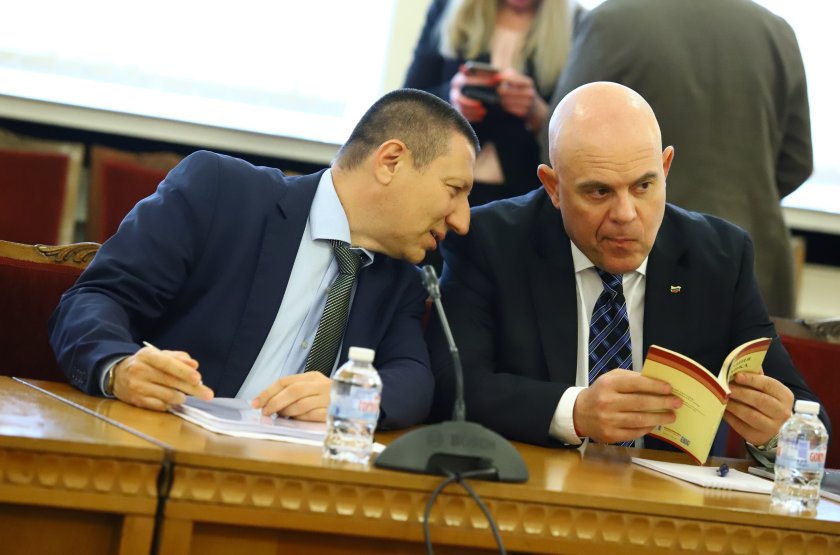 Три сигнала срещу главния прокурор Иван Гешев и два срещу