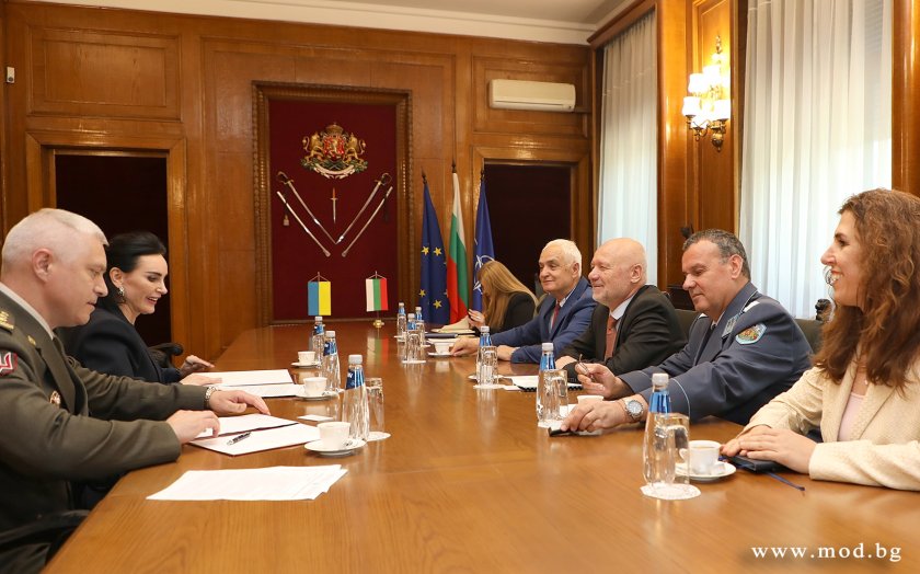 министърът отбраната обсъди посланика украйна възможностите оказване помощ