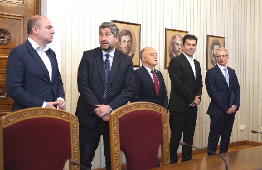 Четирима ще ръководят парламентарната група на ПП-ДБ след избора на Денков за премиер