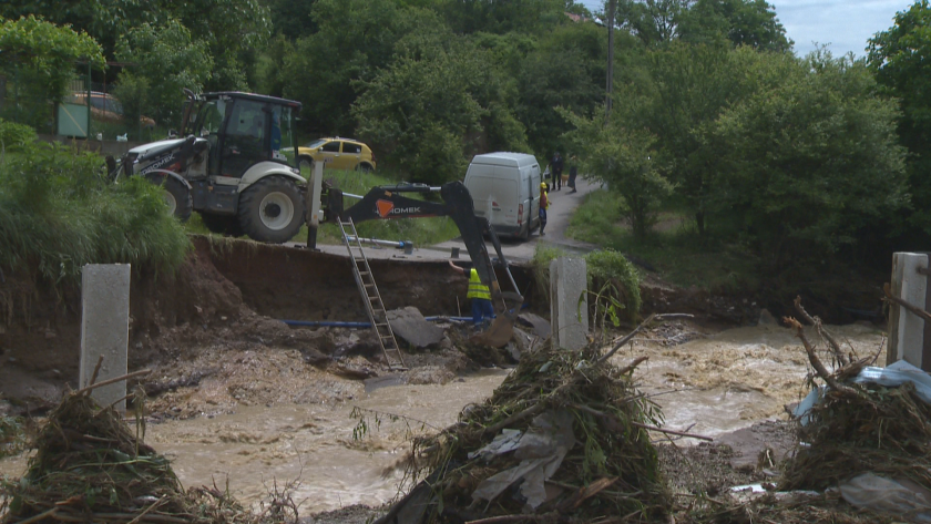 Стотици сигнали от граждани са подадени на спешния телефон 112