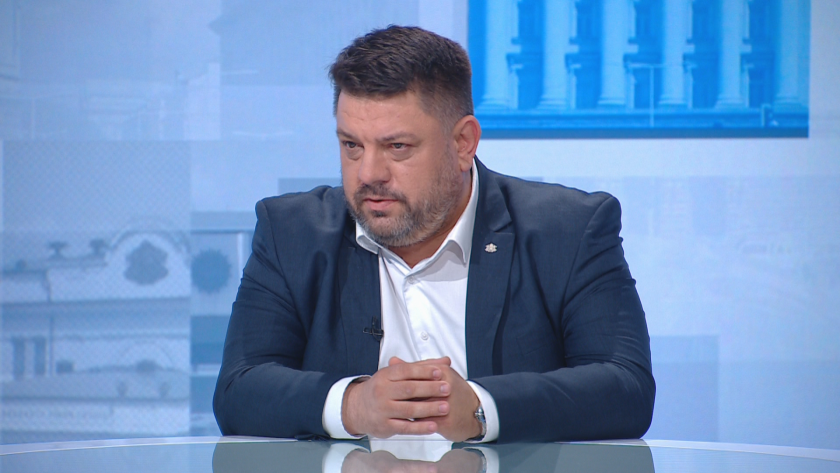 Конституцията не може да бъде парцал, с който някои хора