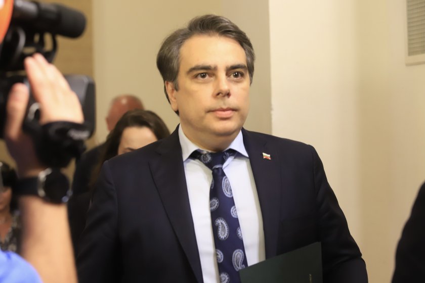 Министърът на финансите Асен Василев дава брифинг. Планът за бюджета