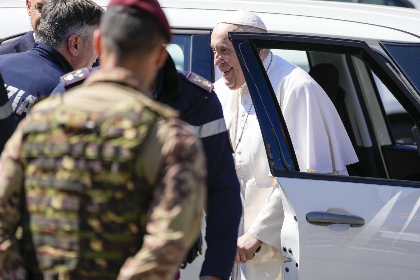 Изписаха папа Франциск от болницата