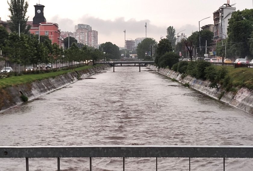 Над 120 са сигналите през нощта за София във връзка