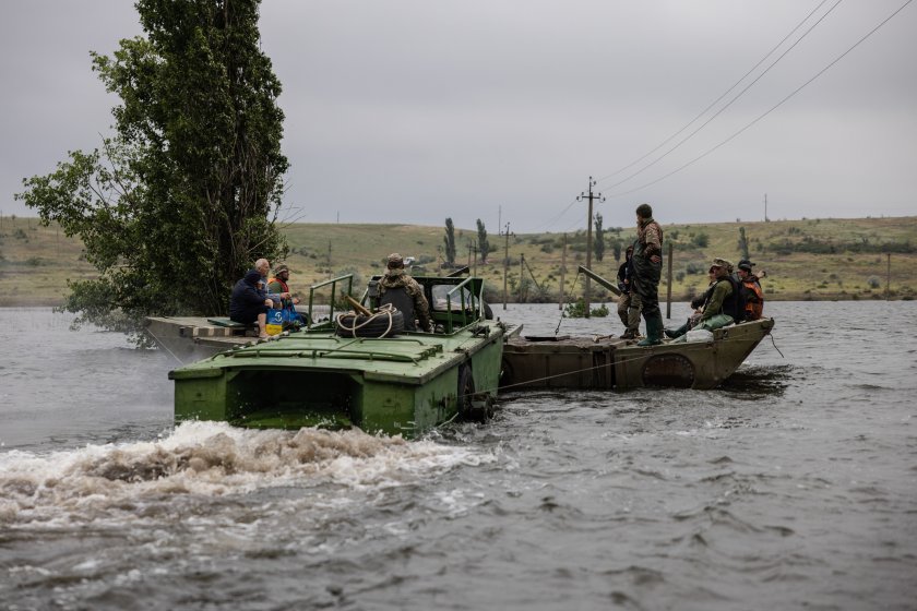 Херсон след наводнението: Местните искат наказания за отговорните за взрива на яз. Каховка