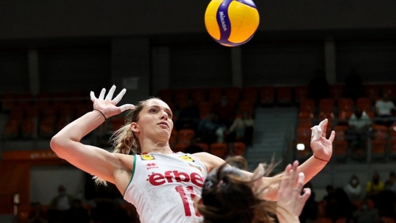 Още една от най-добрите български волейболистки ще продължи кариерата си